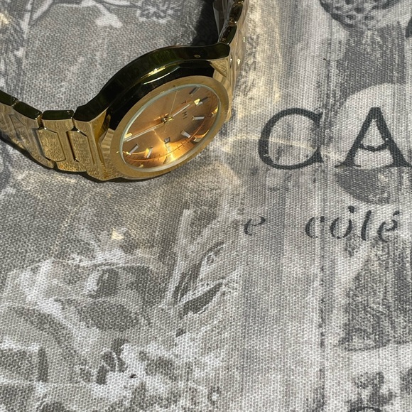 Gold Watch - Picture 5 of 9